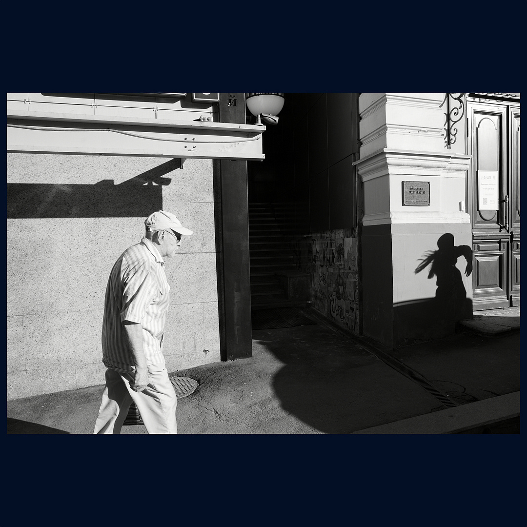 Охраняется Государством. Фотография из книги ТЕНИ. Автор В. Машевский.